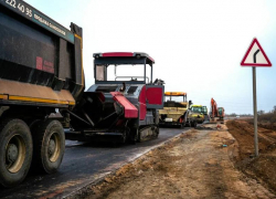 За 2025 год в Астраханской области отремонтируют более 80 километров дорог