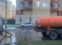 В Астрахани откачали 300 кубометров дождевой воды