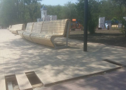 "Экономили деньги": что могло разрушить недавно отремонтированный в Астрахани парк 