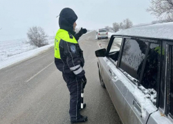 В Астрахани из-за снегопада на дорогах образовались опасные зоны