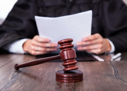 Астраханца отправили в колонию за непреднамеренное смертельное отравление знакомых спиртным