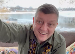 "Счастье нам сегодня так необходимо": Олег Пахолков поздравил читателей с наступающим Новым годом