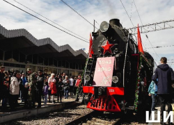 В Астрахани встретили поезд времен Великой Отечественной войны