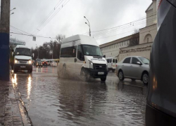  Астрахань снова «утонула» после затяжного дождя 