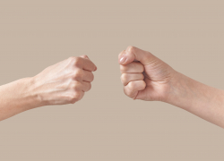 Двое астраханцев вывезли за город знакомого, избили и потребовали 20 тысяч 