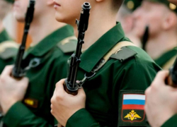 В Госдуме предложили отменить возрастные ограничения для службы в армии