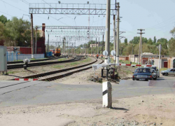 В Астрахани на одну ночь ограничат движение через железнодорожный переезд