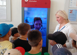 На железнодорожном вокзале Астрахани прошла экскурсия для подростков