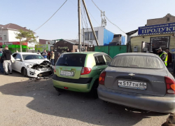 3 человека и 5 машин пострадали в ДТП из-за взорвавшегося колеса