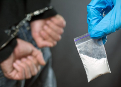 Астраханца приговорили к штрафу и 12 годам за сбыт синтетических наркотиков