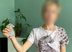 Новое знакомство стоило астраханке золотой цепочки с кулоном