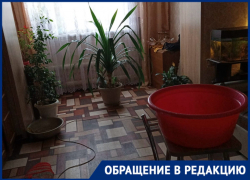 В Астрахани большой жилой дом остался без крыши