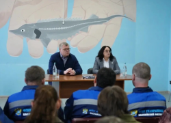 Астраханский губернатор обсудил предстоящий паводок с рыбоводами