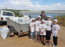 2000 астраханцев убрали более 370 кубометров мусора из местных рек