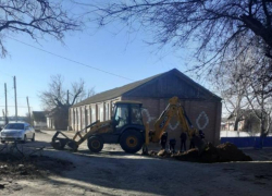 В астраханском селе вторые сутки нет воды: коммунальные службы ищут повреждения в сети