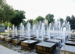 У астраханцев пропала вода, после того как она появилась на площади Ленина