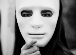 В Астрахани работник детского сада отнимала деньги у подчиненных