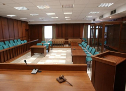 Двоих астраханцев приговорили к сроку за кражу оборудования из медучреждения