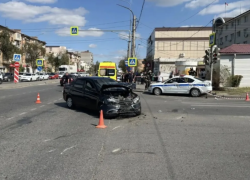 В Астрахани «Лада» въехала в патрульную машину: полицейские госпитализированы