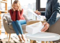 Многодетная астраханка сядет на 4 суток за уклонение от алиментов