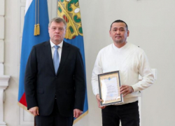Водитель астраханского онкодиспансера получил награду за спасение людей в ЛНР