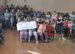 В астраханском Хошеутово продолжается война за водопровод: глава Харабалинского района не сдержал обещание