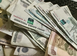 Астраханская вдова возвращала долги супруга украденными деньгами