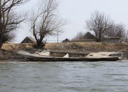 Под Астраханью в результате кораблекрушения погибли два человека