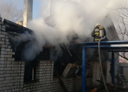 В Астрахани на пожаре погибли маленькая девочка и ее бабушка