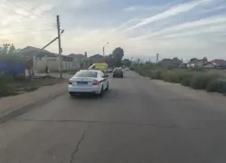 В Астрахани автомобиль наехал на маленькую девочку