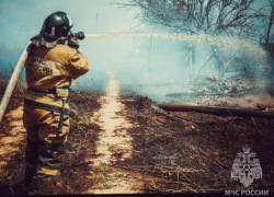 В Астраханской области за полчаса совершено два поджога
