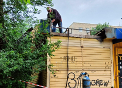 Городские власти снесли 30 ларьков в Астрахани 