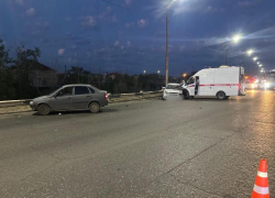 Две астраханки пострадали в ДТП со скорой помощью