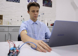Юный астраханец разработал прибор для подавления нервных тиков