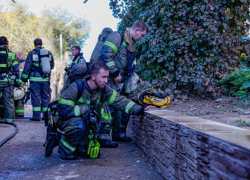 Астраханские огнеборцы рассказали как тушили пожар на Савушкина и спасли 11 человек