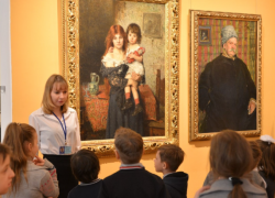 Астраханские учреждения культуры отметят День матери бесплатными выставками