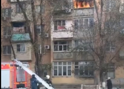 Астраханец снял на видео фееричное тушение пожара в многоэтажке