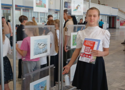 Выставку «Пернатые путешественники» открыли на железнодорожном вокзале Астрахани