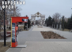 Астраханцев возмутил «Боксер – люкс» на исторической аллее