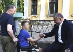 Игорь Бабушкин навестил раненого астраханца-участника СВО в Питере