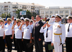 В Астрахани парад кораблей в честь Дня ВМФ посетил губернатор Игорь Бабушкин