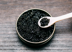 В Астраханской области цены на чёрную икру и осетровых снижаются