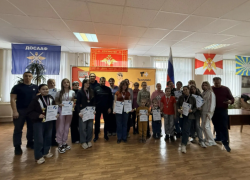 В праздник астраханки постреляли из винтовок и попили чай