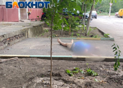 Погибшая при падении с пятого этажа астраханка сама прыгнула с балкона