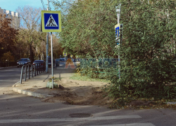 На одной из центральных улиц Астрахани обнаружили опасный тротуар