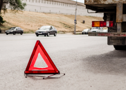 В Астрахани ищут автоледи, сбившую 15-летнюю девочку