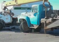 4 человека пострадали в ДТП с участием крана и автомобиля УФСИН