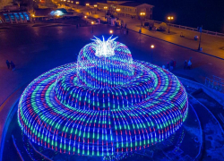 В Астрахани работает самый большой умный светодиодный фонтан в России
