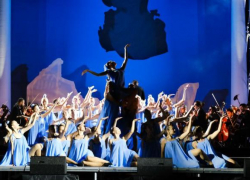Фестиваль «OperaFirst 2022» завершился гала-концертом на Соборной площади Астраханского кремля