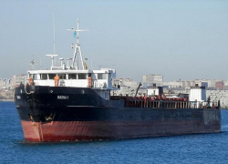 В Астраханской области на выходе в Каспийское море село на мель судно «Раша-1»